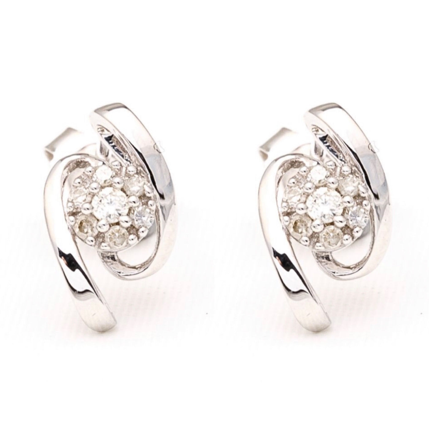 9K White Gold Earrings Cluster with Natural Diamond